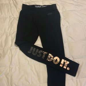 Black women’s small Nike leggings